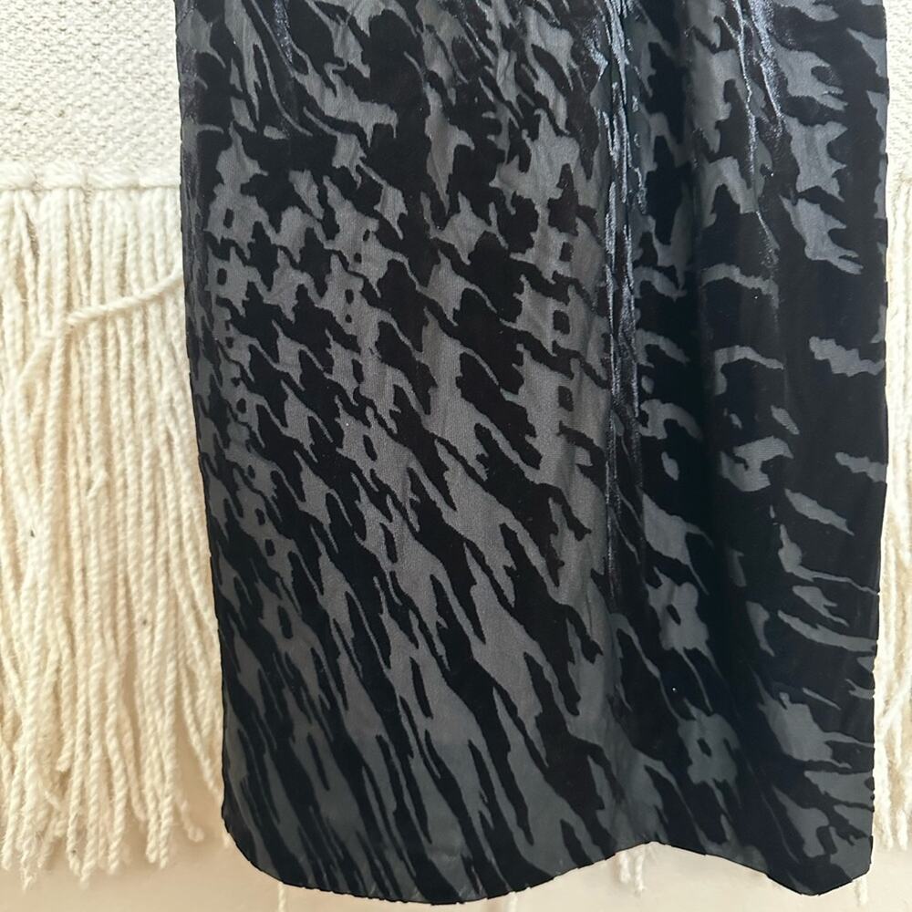 Dress the Population Velvet Halter Dress - Picture 4 of 6